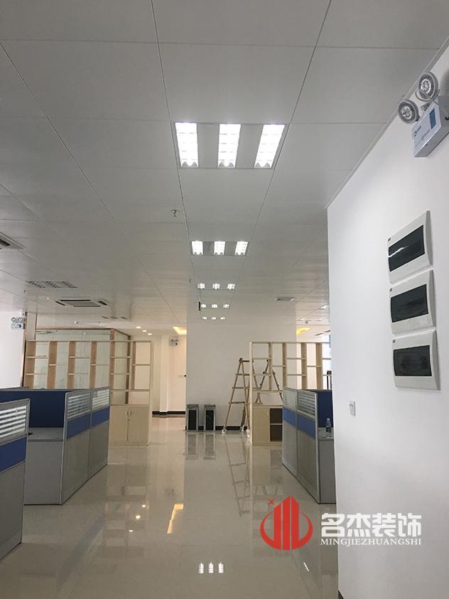 辦公區(qū)裝修設計完工照.jpg