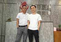 設(shè)計(jì)師設(shè)計(jì)出來的東西很專業(yè)，很時(shí)尚！